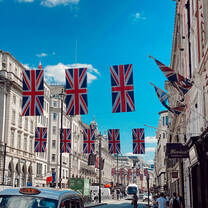 Afternoon stroll in London. 