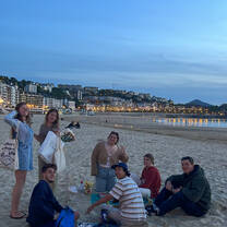 Amazing friends I met in usac enjoying San Sebastians beautiful beaches!