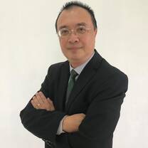 A confident and competent trainer