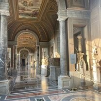 A completely empty Vatican!! Our magical morning tour