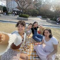 Roommate Picnic on Campus