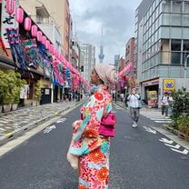 Trying on a yukata for the first time in Asakusa.