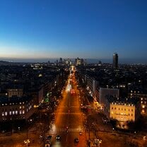 Arc de triumph facing La Défense 