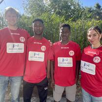 Two volunteers and migrants