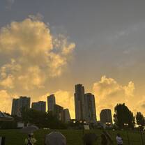 This is a pretty sunset I saw my third day here along the Han River!