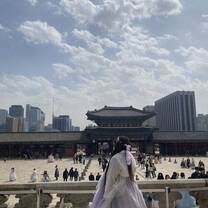 Lost at the palace 