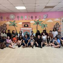 Group Photo of the finished wall at Nutré Hogar!