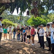 The crew at Tortuga Pedasi learning about the importance of the turtle conservation 🐢🐢