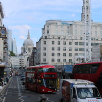 Fleet St that leads to St. Paul Cathedral 