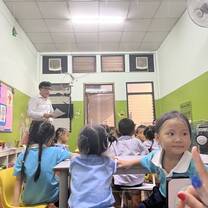 My students are learning English