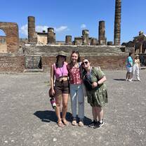 Sant'Anna Institute Group Trip to Explore Pompeii