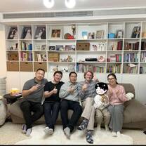  My family  和   their friends