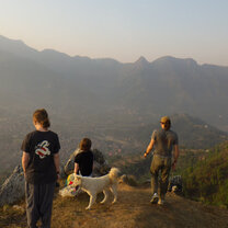 Morning hike in Ale Gaun 