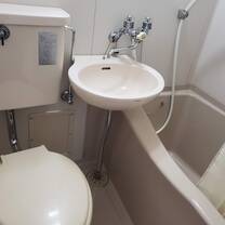 This bathroom was the best and it was equipped with a bidet