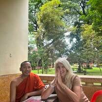 Morning lesson in the pagoda 
