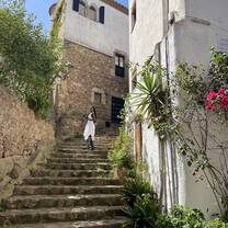 SO many cute spanish town with beautiful architecture, many day-trips included in the program!