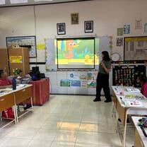 Teaching Bali students Five Little Ducks