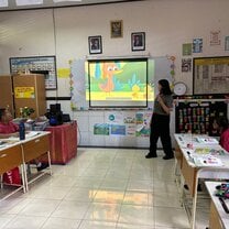 Teaching Bali students Five Little Ducks