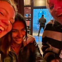 Mysterious ongoings at mysterious pubs 
