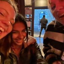 Mysterious ongoings at mysterious pubs 