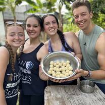 Cooking class in the bateys