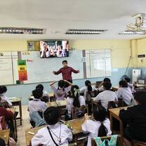 Teaching a classroom of Thai students