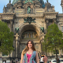Ainsley Braun in front of the Berliner Dom, April 2025 
