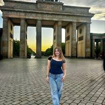 Ainsley Braun infront of the Brandenburg Gate, April 2025