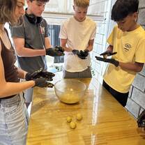 Making Pineapple Empeñadas