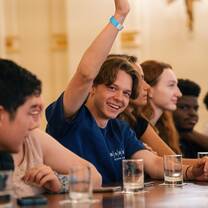 Asking a question to the Chief Advisor to the President of Argentina.