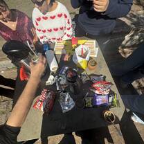 Con la maestra probando mate y alfajores 