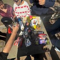 Con la maestra probando mate y alfajores 