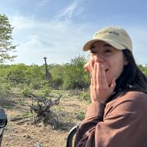 Jori seeing a giraffe