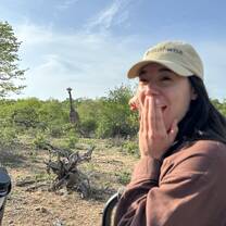Jori seeing a giraffe