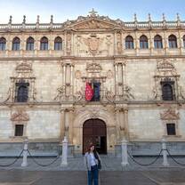Me in front of Univeristy of Alcala