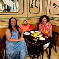 Stopping at Cafe de la opera—one of Barcelona’s oldest cafes, right in the heart of Las Ramblas in Barcelona city centre.