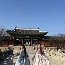 This was the moment I wore a hanbok with other participants