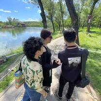 Visiting the Qing Dynasty Imperial Mountain resort with our teacher
