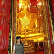 Standing before Luang Pho To at Wat Phanan Choeng in Ayutthaya 🙏 Nearly 700 years old and 19 metres tall — photos really don't do the scale justice. Grateful for every moment of this journey through Thailand. #gotoco
