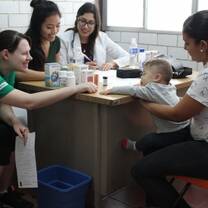 Projects Abroad Medical Interns in Mexico checking up on patients