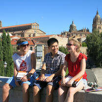 Tia Tula - Group of students enjoying Salamanca