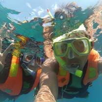 Snorkelling while hunting for turtles (for photos of course!)