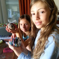 Went on a day trip to St.Guilhem Desert with the other language assistants. On the way back, I picked up two white stones and then these little princesses  worked their magic to create paper weights!