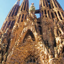 large old cathedral in Spain, Sagrada Familia 