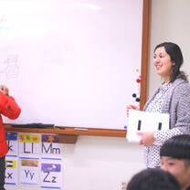 english teacher in south korea with student
