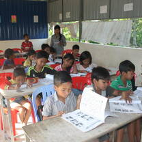 KNGO volunteer teach English in Cambodia.