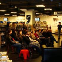 Teach at the Queen's School of English in Poland