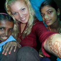 VFP volunteer with two Indian girls in India