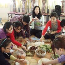 Volunteers For Peace volunteers eating together in Vietnam