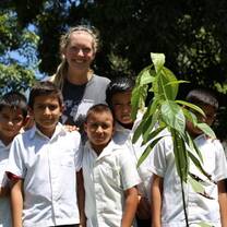 2015 Volunteer with students